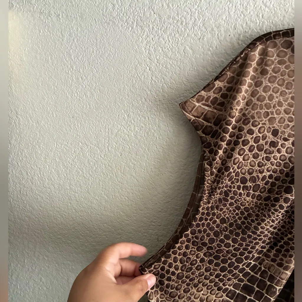 Jones New York Brown Animal Print Blouse With Rhinestones Chain NeckLine 3X - Image 3