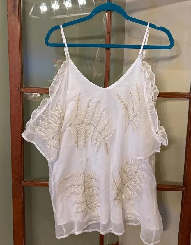 Gimmicks by BKE White and Cream Blouse with Feather Embroidery - Size Medium - Image 1
