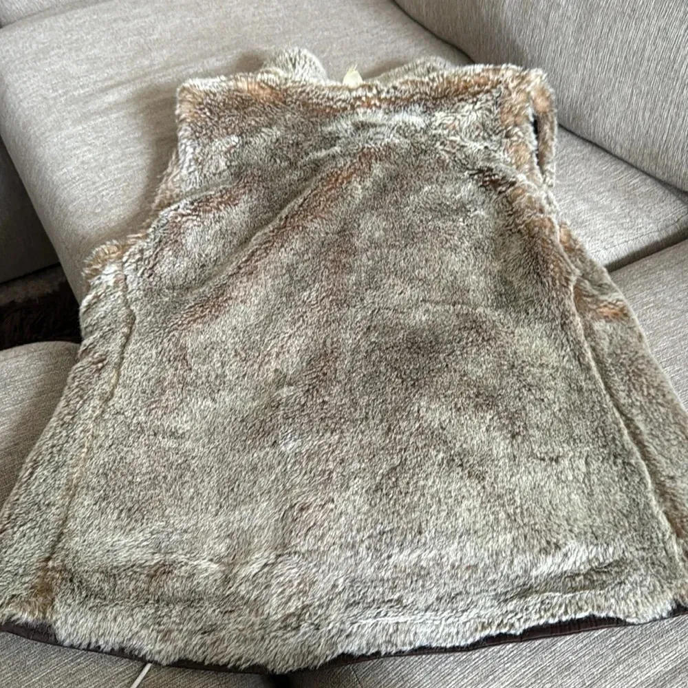 Gap Reversible Vest Super Soft Faux Fur Or Soft brown Full Zip vest  Size med - Image 12