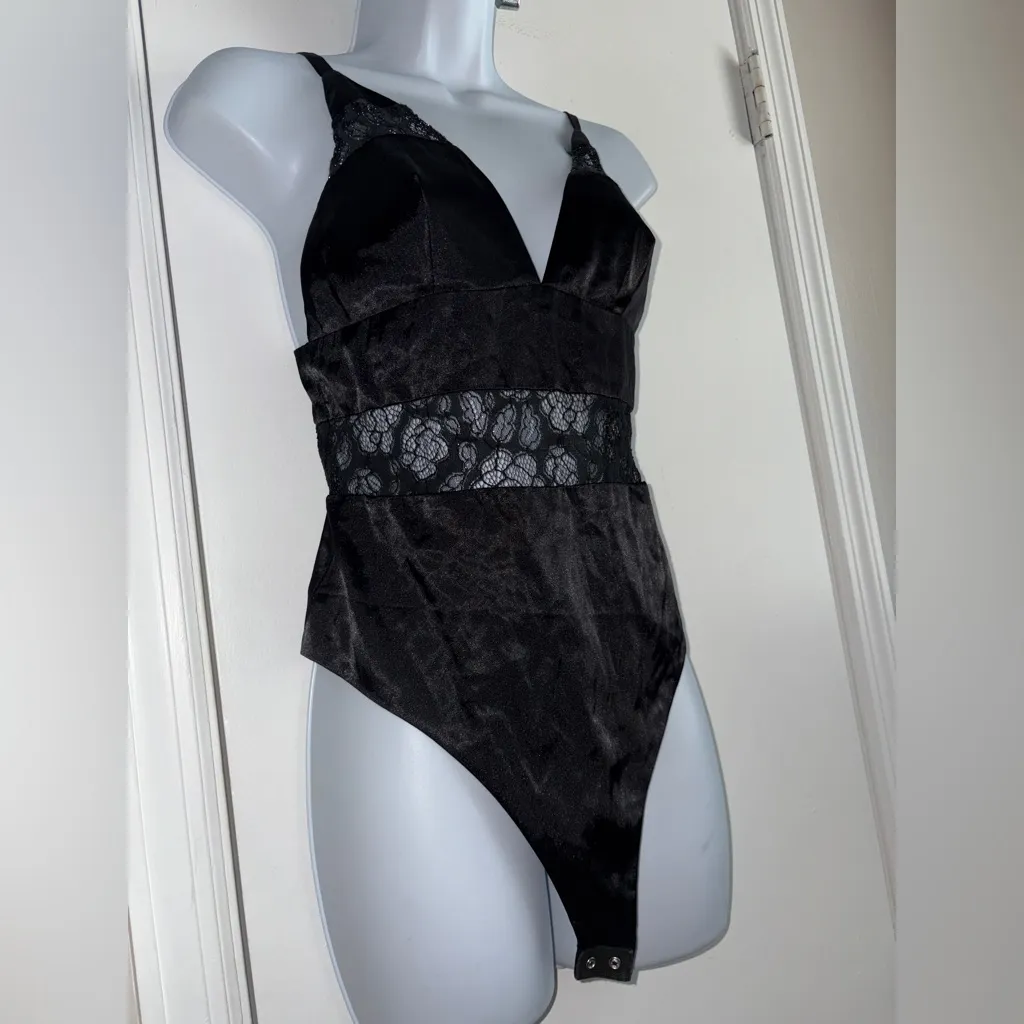 Blue Blush Lace Bodysuit in black Size Small - Image 2