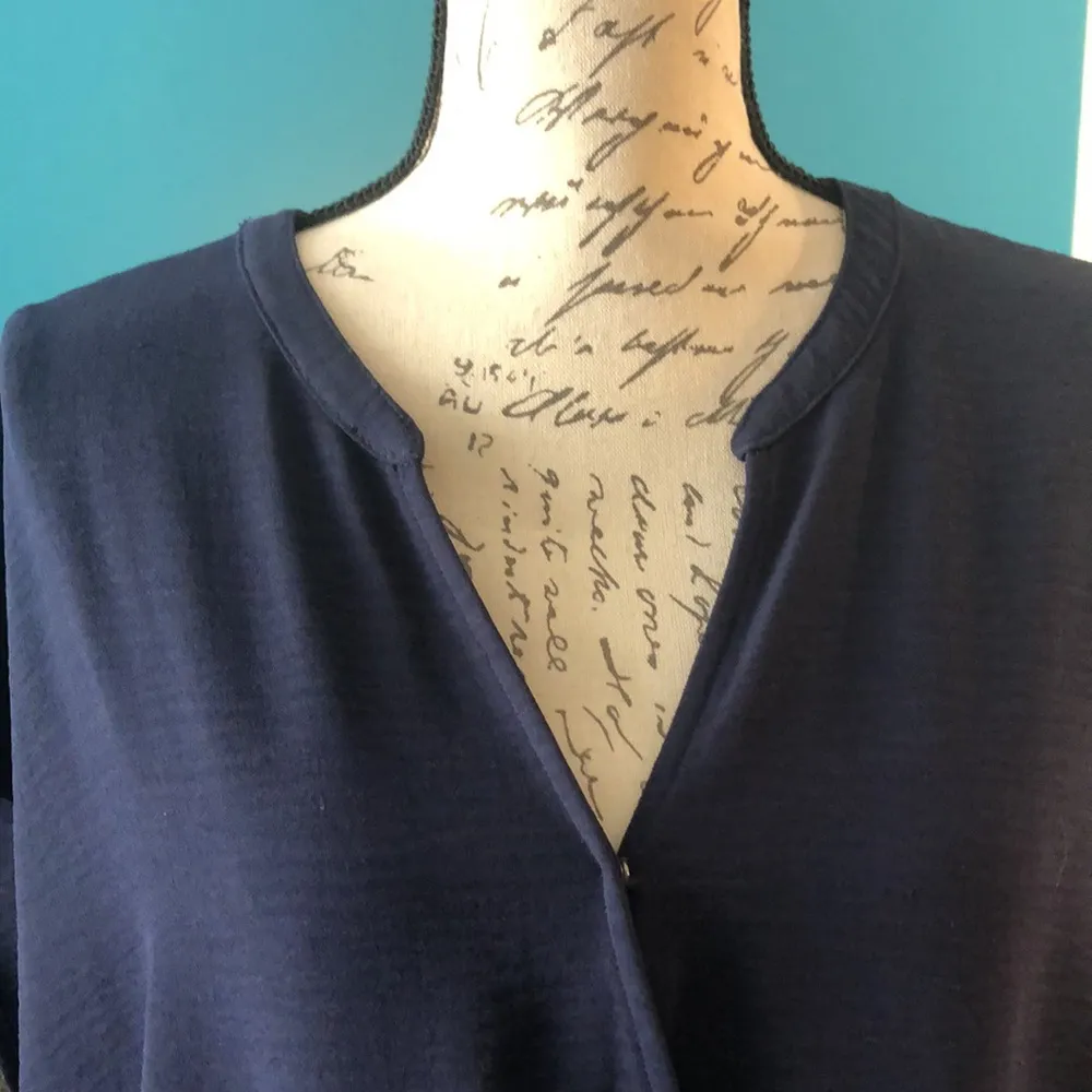 LAST CHANCE 🎉4 for $20 💄 mi ami Short Sleeve Blouse, size Medium - Image 2