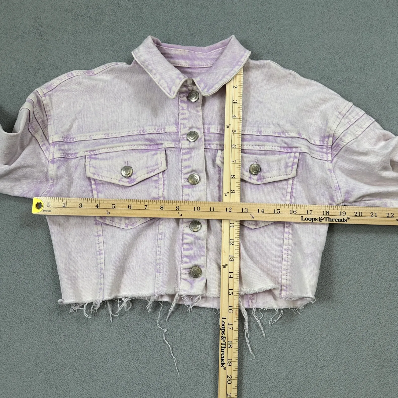 Gianni Bini GB Cropped Denim Jean Jacket S Lavender Acid Wash Distressed Raw Hem - Image 3