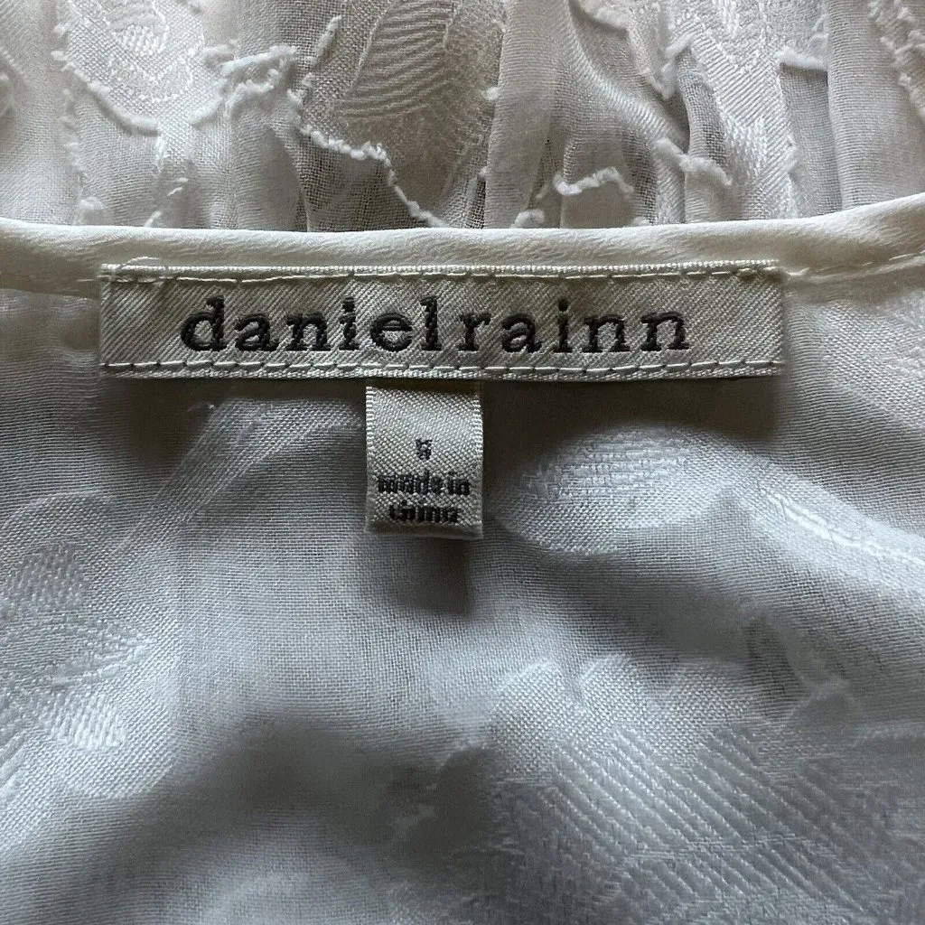DANIEL RAINN Size Small White Semi-Sheer Tunic Sleeveless Top Lace Crocheted - Image 3