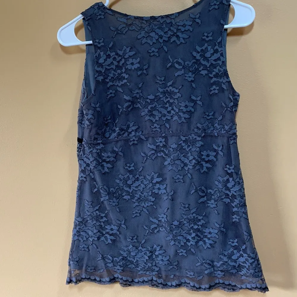 NEW YORK & COMPANY Gray Floral Lace Tank Blouse S - Image 4