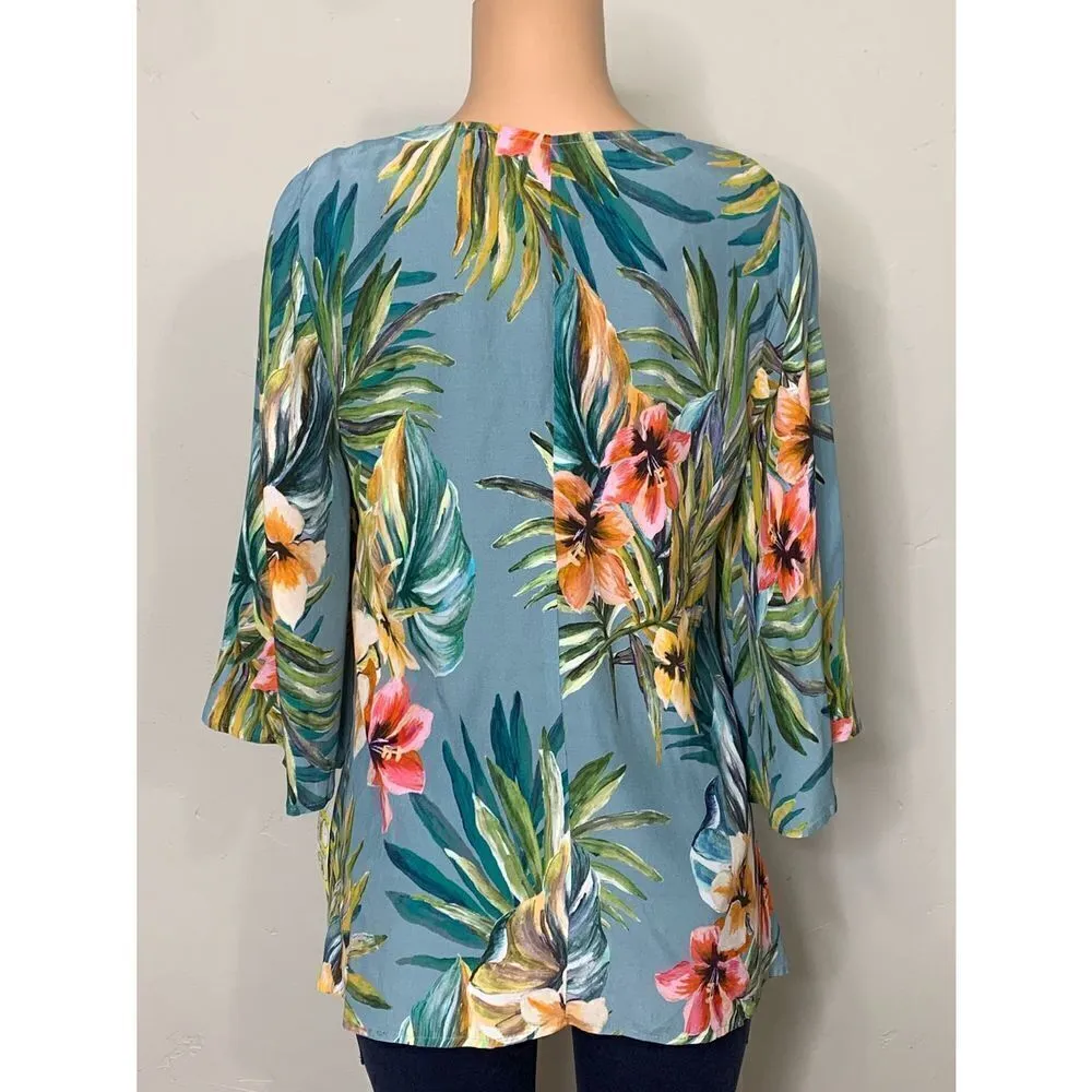 New. Karen Kane tropical print bell sleeve top. Runs big. 4-8 - Image 5