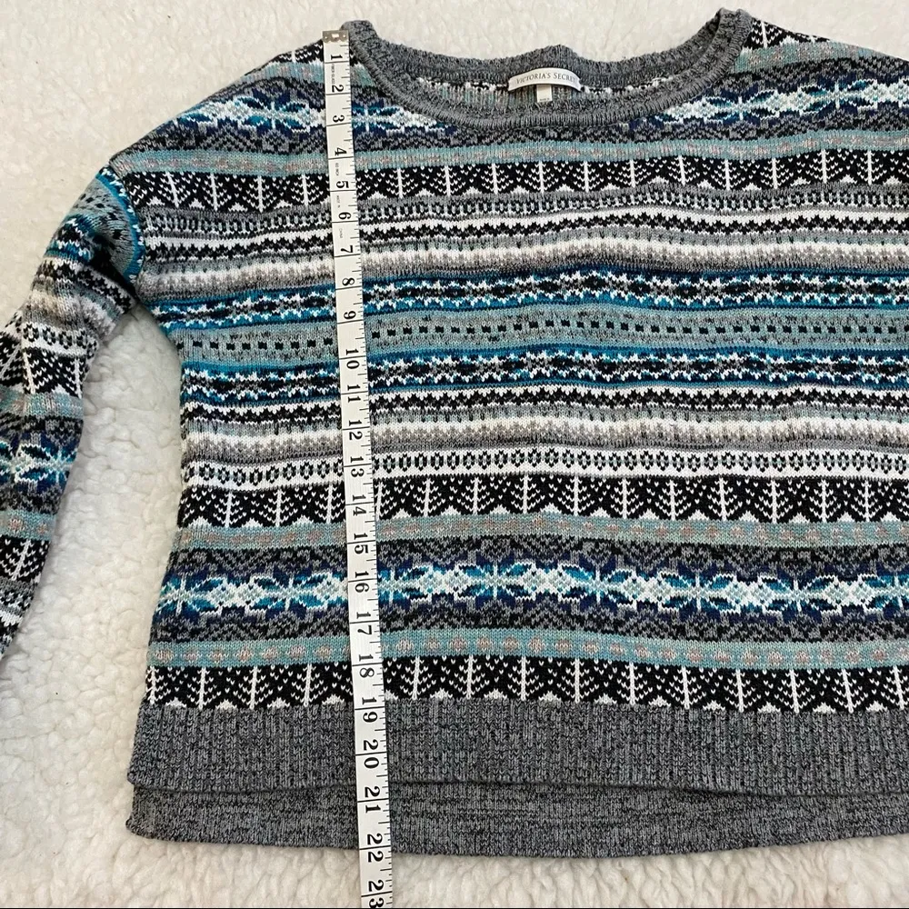 Victoria’s Secret Ski lodge warm sweater Medium - Image 4