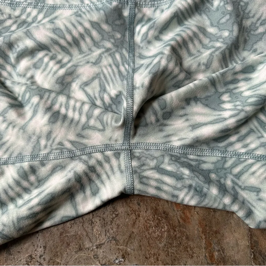 Maurices Crossover Waist Biker Shorts Women's Size XS Green White Marble Dye - Image 5