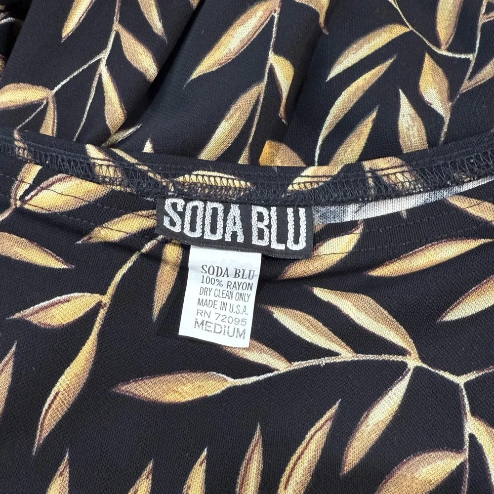 SODA BLU Vintage 90's Maxi Skirt Black/Tan Leaf Print - Image 4