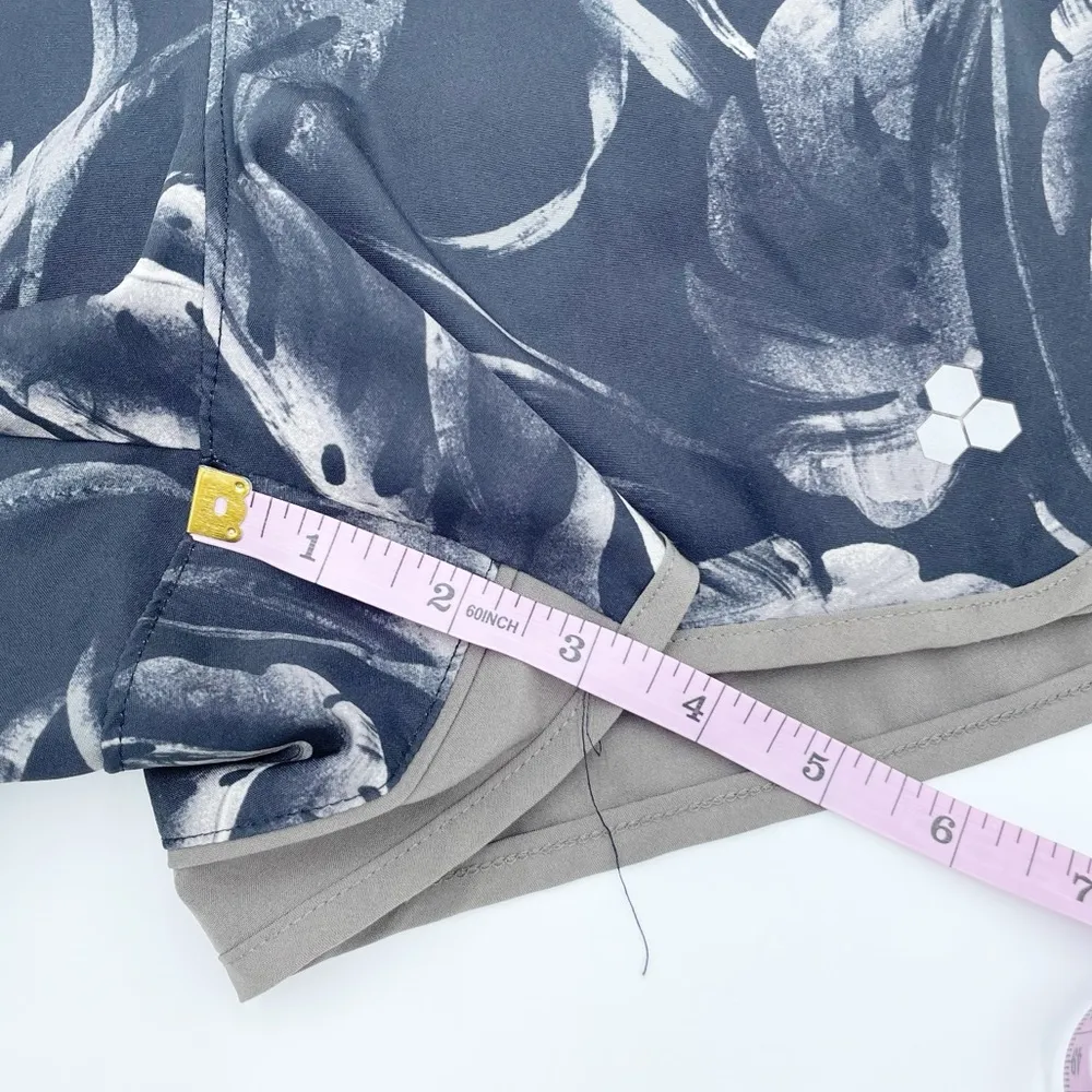 Tek Gear Women's Core Woven Running Shorts Black Taupe Tropical Print Size Large - Image 8