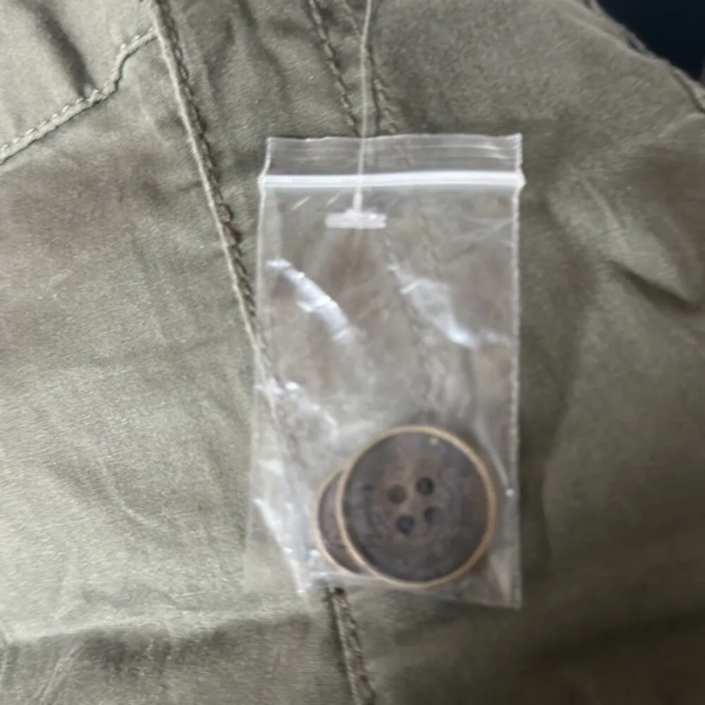 Candie's Juniors Gypsy Daydream Grape Leaf Olive Green Chino Style Shorts 9 - Image 5