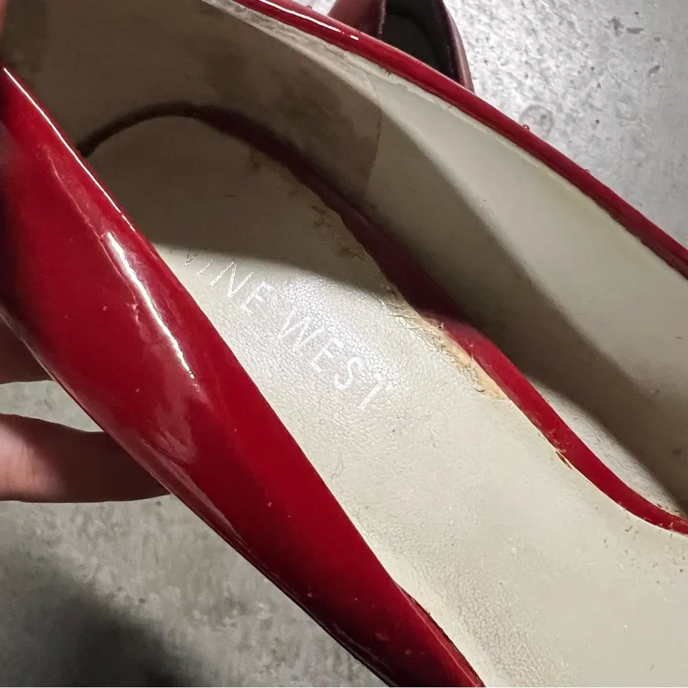 cherry Red Patent Leather Pumps Heels Size 6 EUC - Image 4