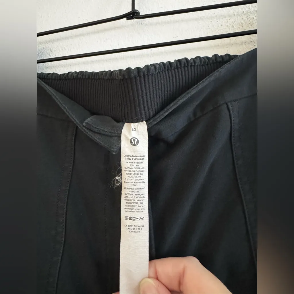 Lululemon Light Utilitech Cargo Pocket High Rise Pant 30 Black - Image 4