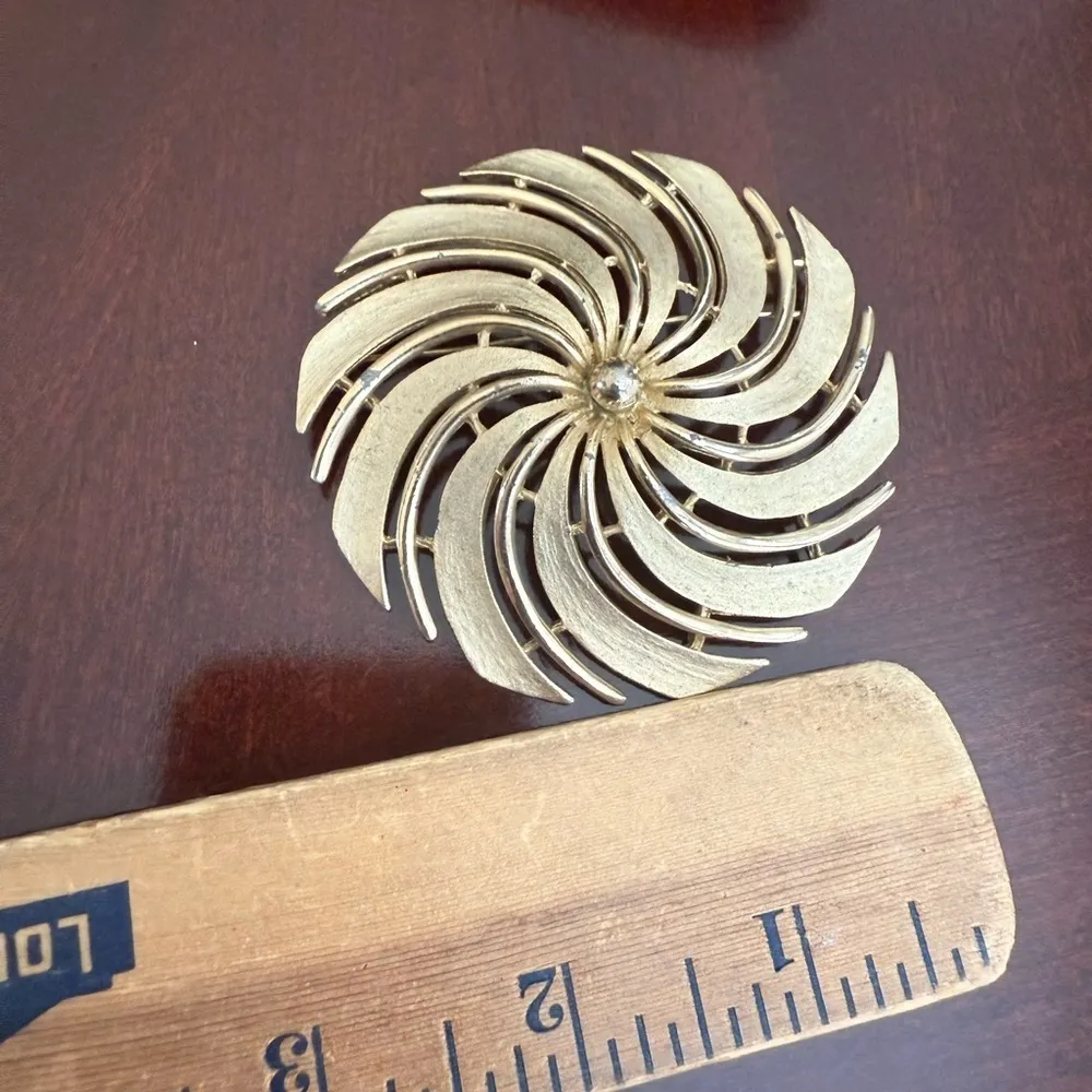 Vintage Sarah Conv Large Brooch - Image 3