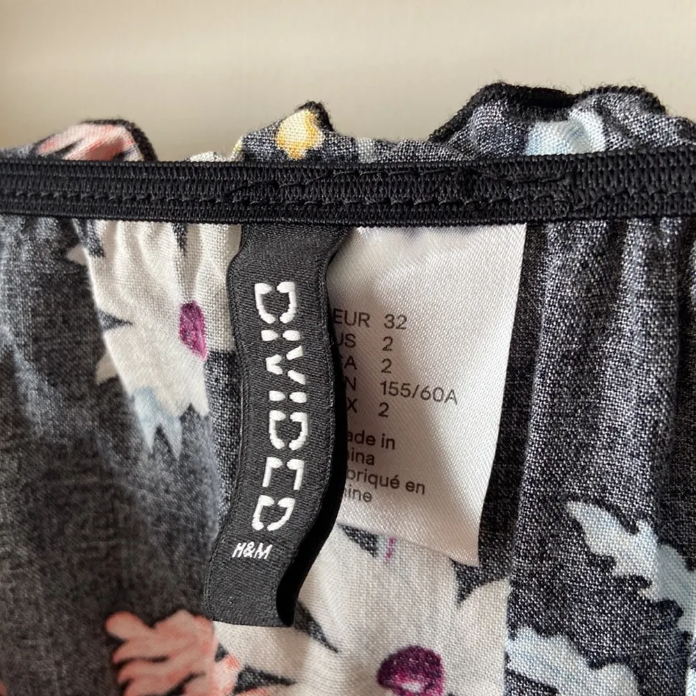 H&M floral romper size 2 - Image 3