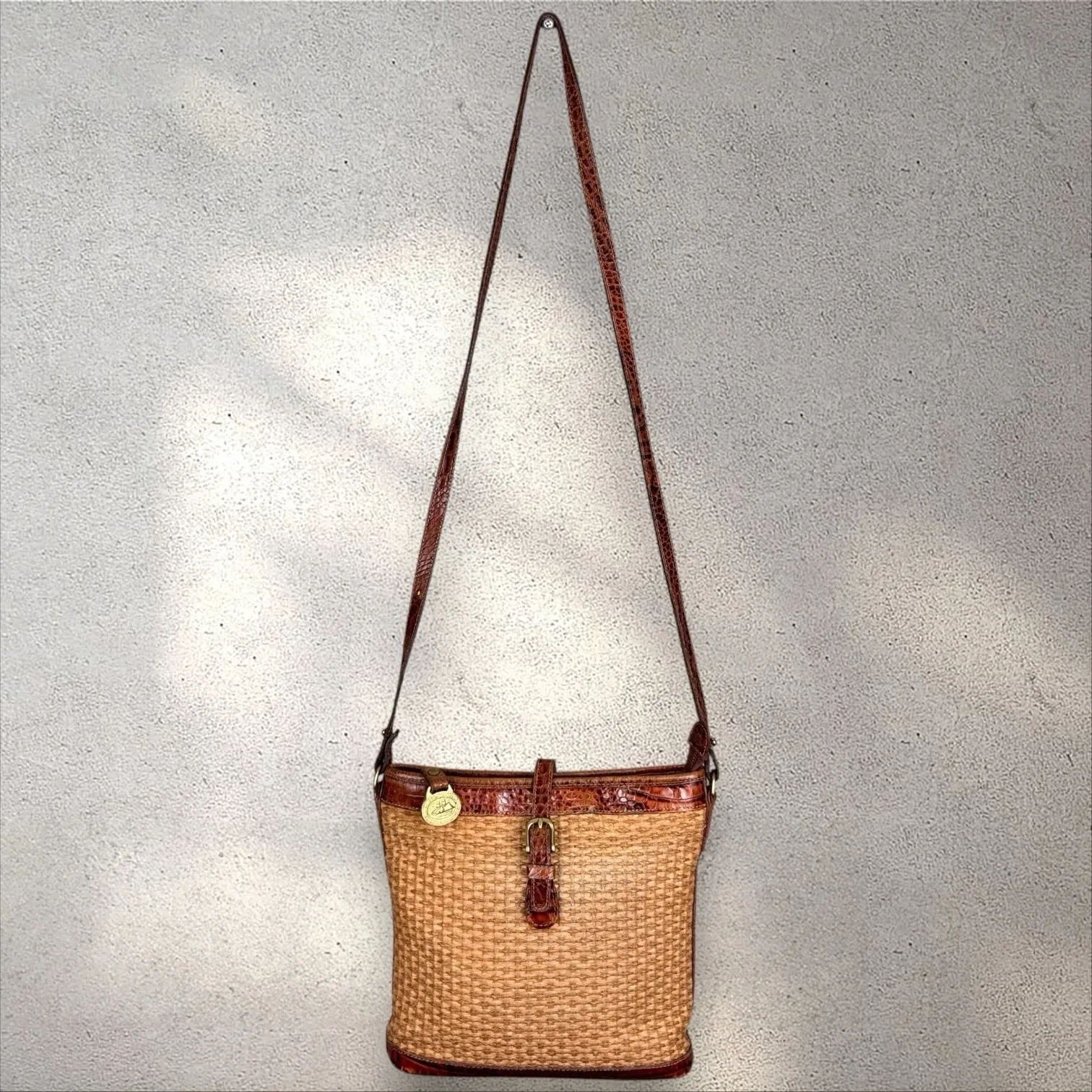 BRAHMIN TISBURY Woven Straw Pecan Croc Leather Vintage Crossbody Bag Purse - Image 2