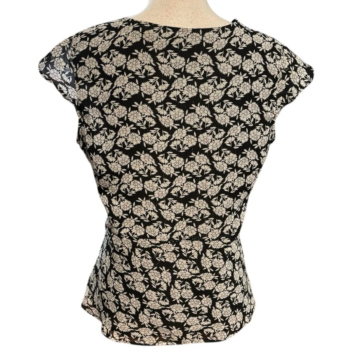 Vintage Old Navy Size L Babydoll Top Blouse Floral Print Black White FLAW - Image 2