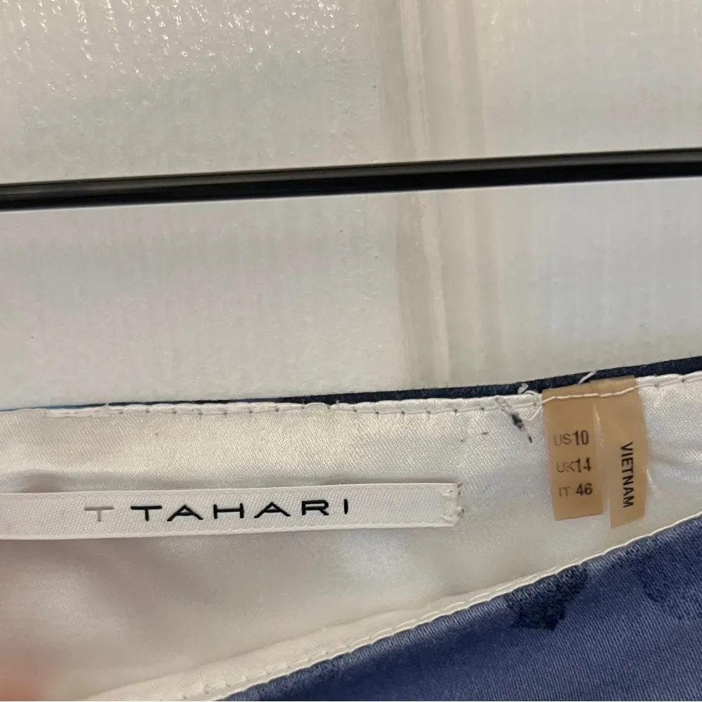 T TAHARI Women’s Blue & White Flower Print Mini Skirt Size 10 - Image 3