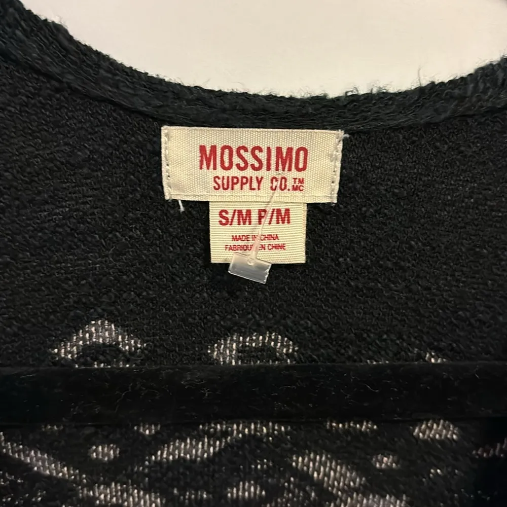 MOSSIMO BLACK AND CREME WRAP SIZE SMALL/MEDIUM…PM…OVERSIZED WITH FRINGE ON HEM - Image 2