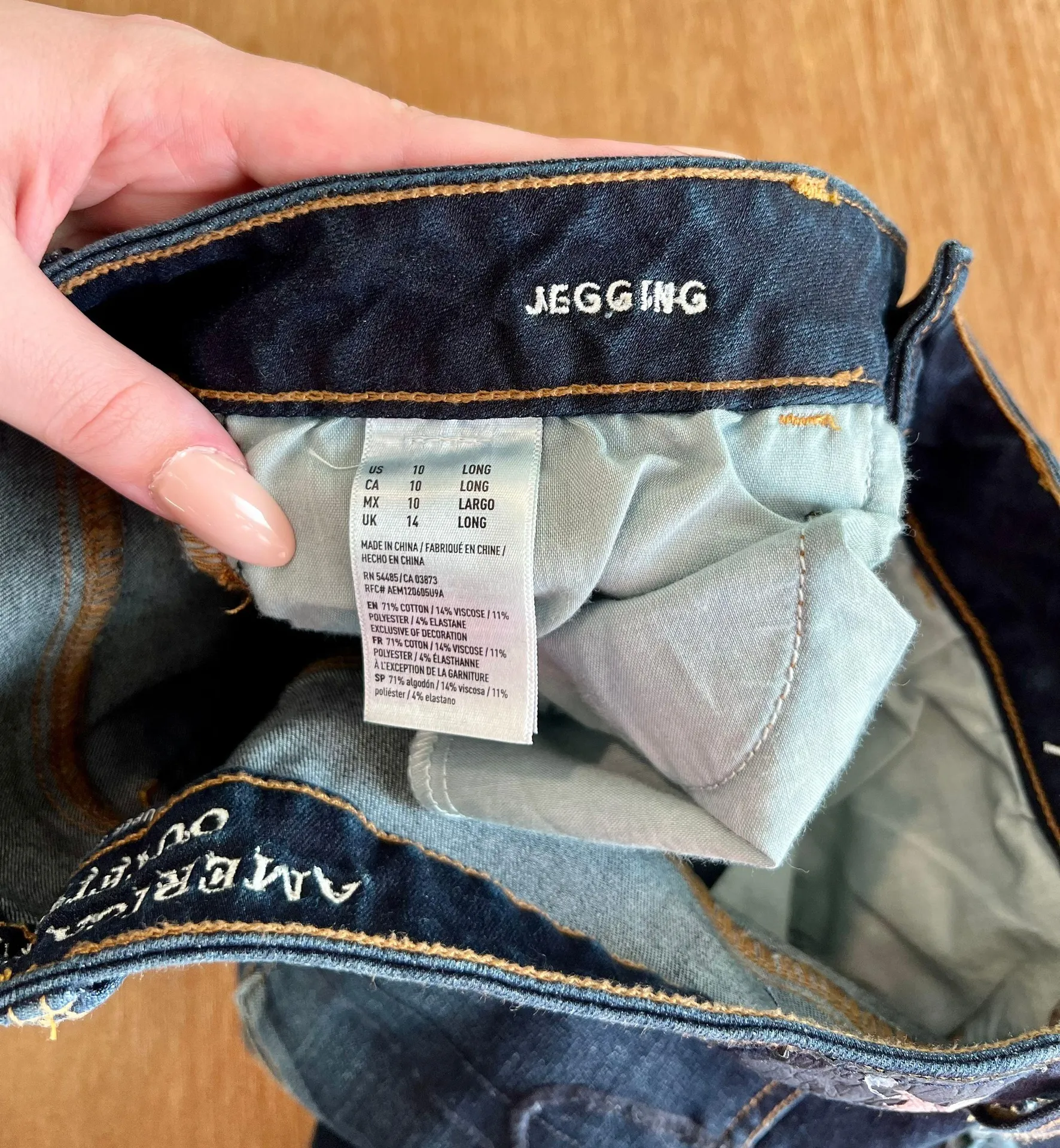 American Eagle NWOT  Distressed Jeans - Image 5