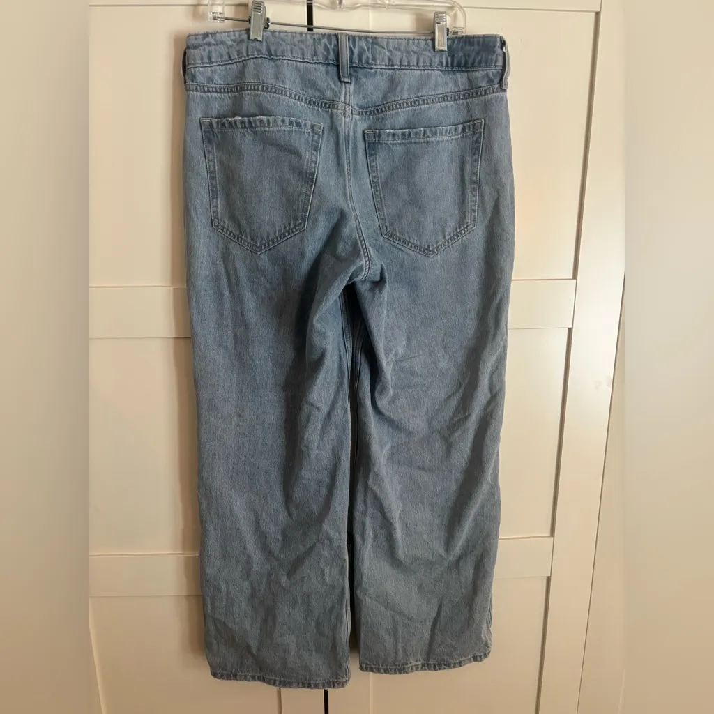 Hollister Women's Low-Rise Baggy Jeans Size 30 Blue Light Wash - Image 2