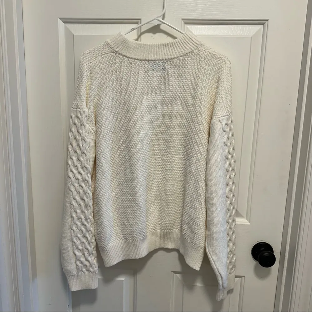 Urban Outfitters Cream Cableknit Sweater Size Large - Image 3