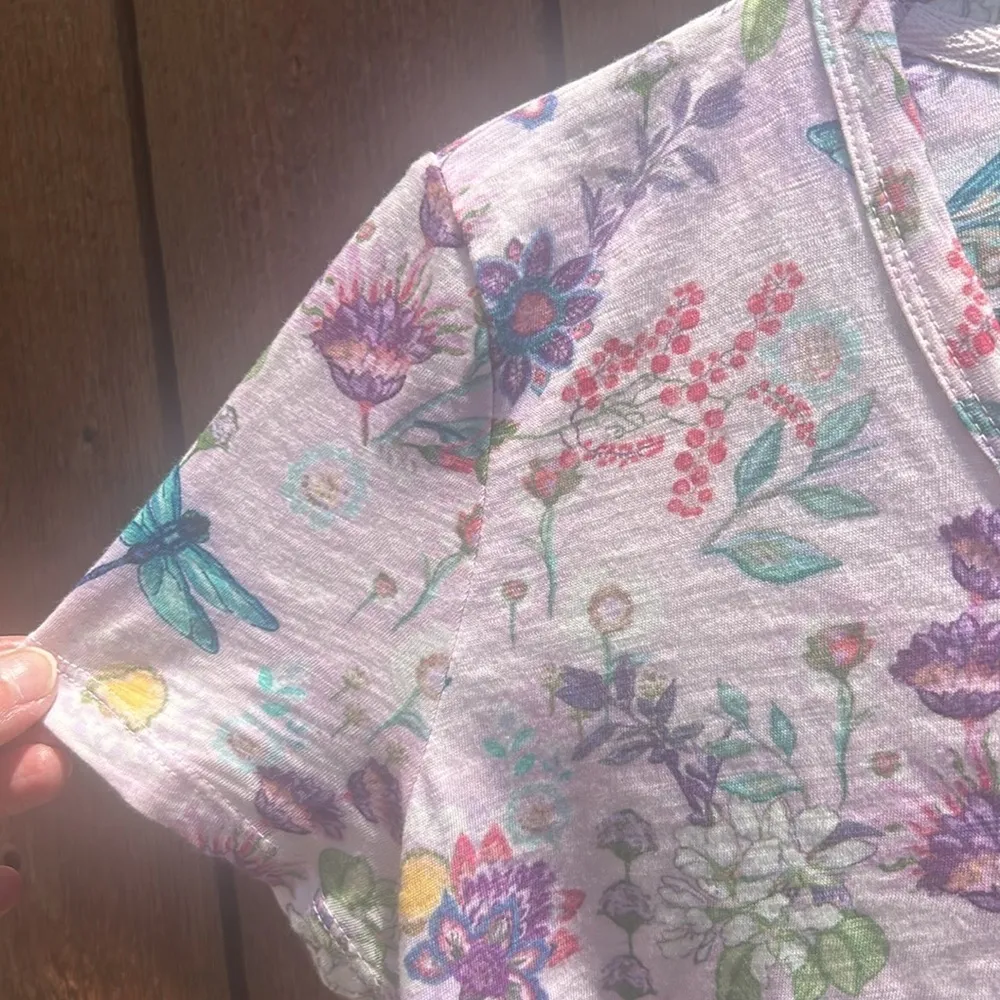 Sundance Butterly Firefly V-Neck Short Sleeve Lavender Tee Shirt Top Size XS - Image 4