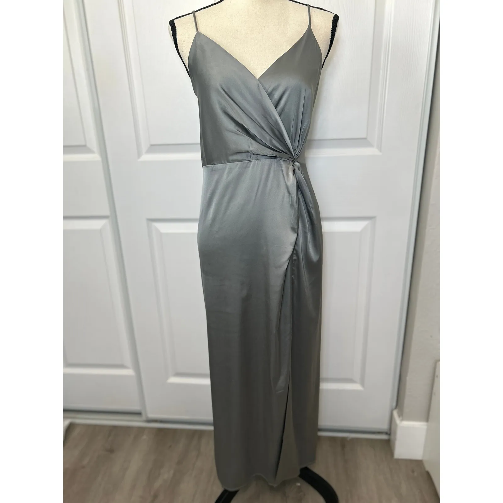 ASTR Gray Satin Maxi Dress Sleeveless Twist Front Formal Occasion Party‎ Medium - Image 2