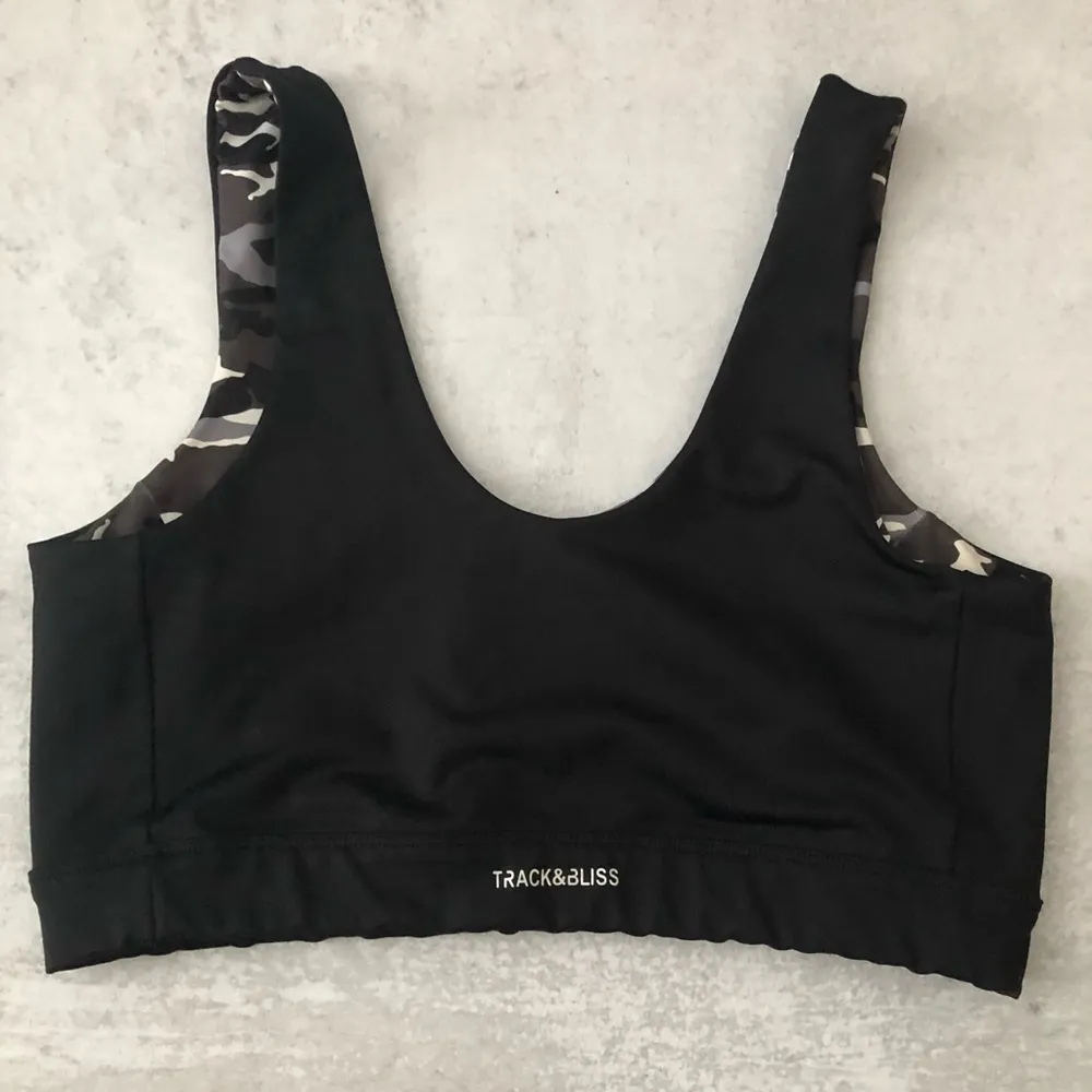 Track & Bliss Camo Black & Gray Reversible Sports Bra Size M - Image 5