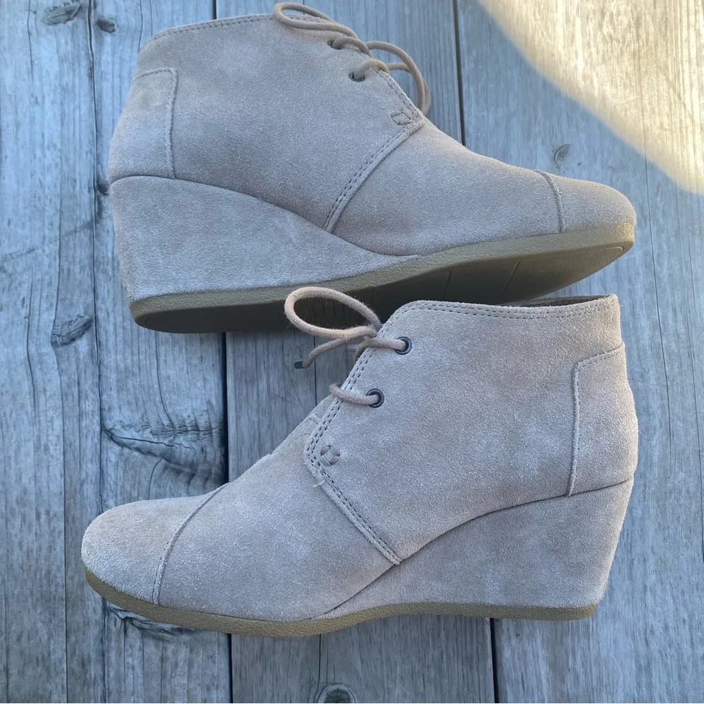 Toms Woman’s Grey Lace Up Ankle Wedge Boots Size 9.5 - Image 6