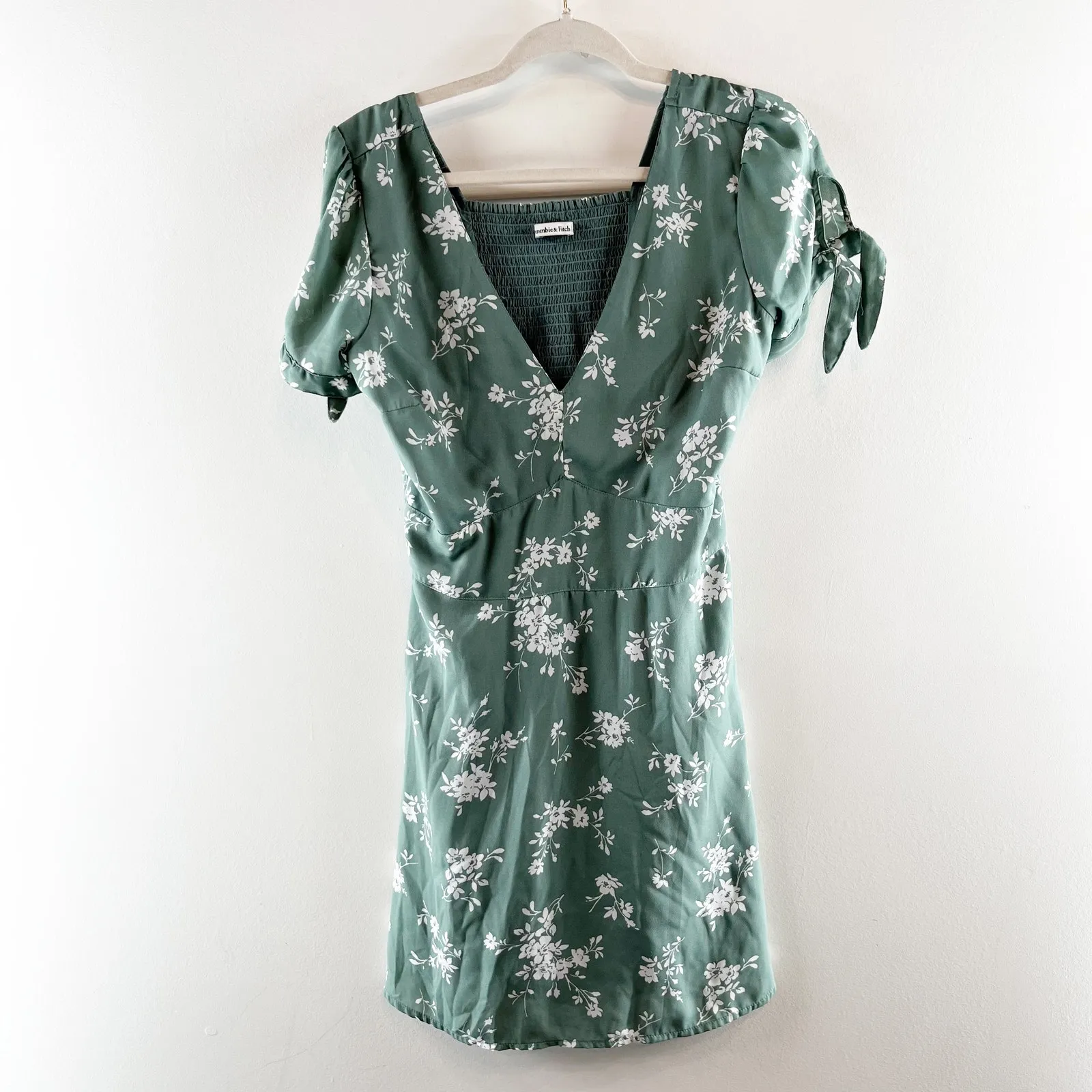 Abercrombie Short Sleeve V Neck Floral Mini Dress Green Medium - Image 2