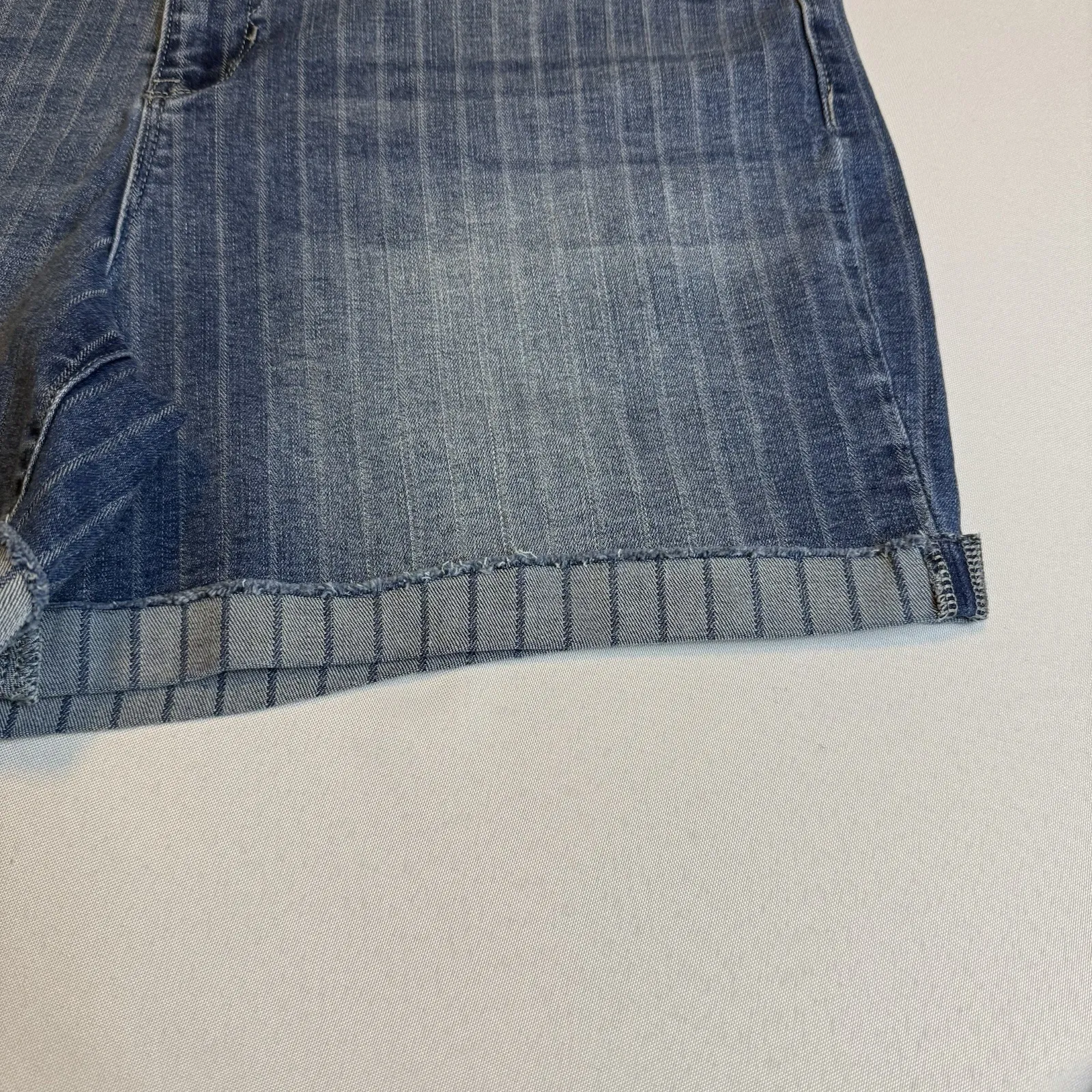 Nicole Miller Womens Pinstripe Tribeca Rolled Cuff Mid Rise Denim Shorts Sz 16 # - Image 4