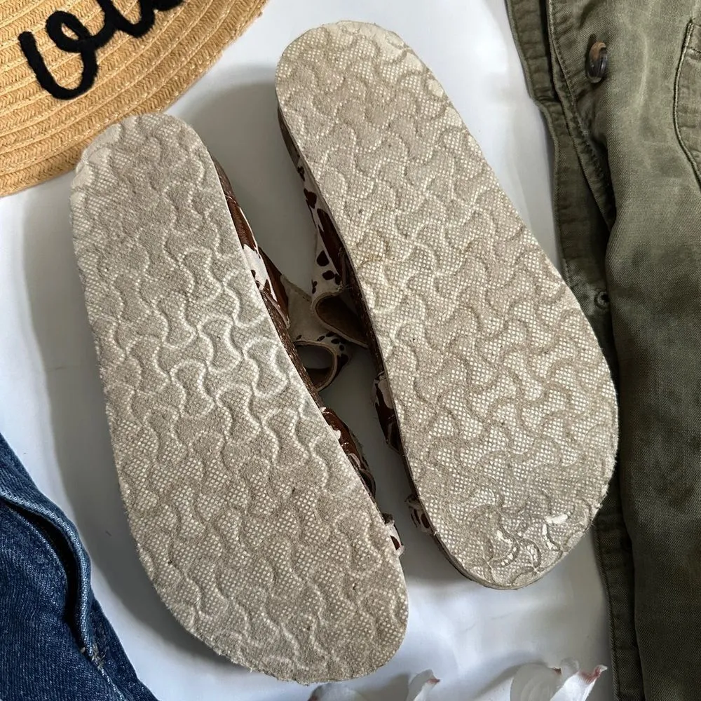 Natural Reflections Cream/Brown Cow Print Buckle Toe Loop Slip On Sandals - Image 9