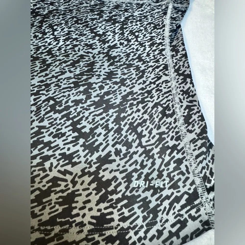 Nike Dri-Fit Running T-Shirt S EUC - Image 11