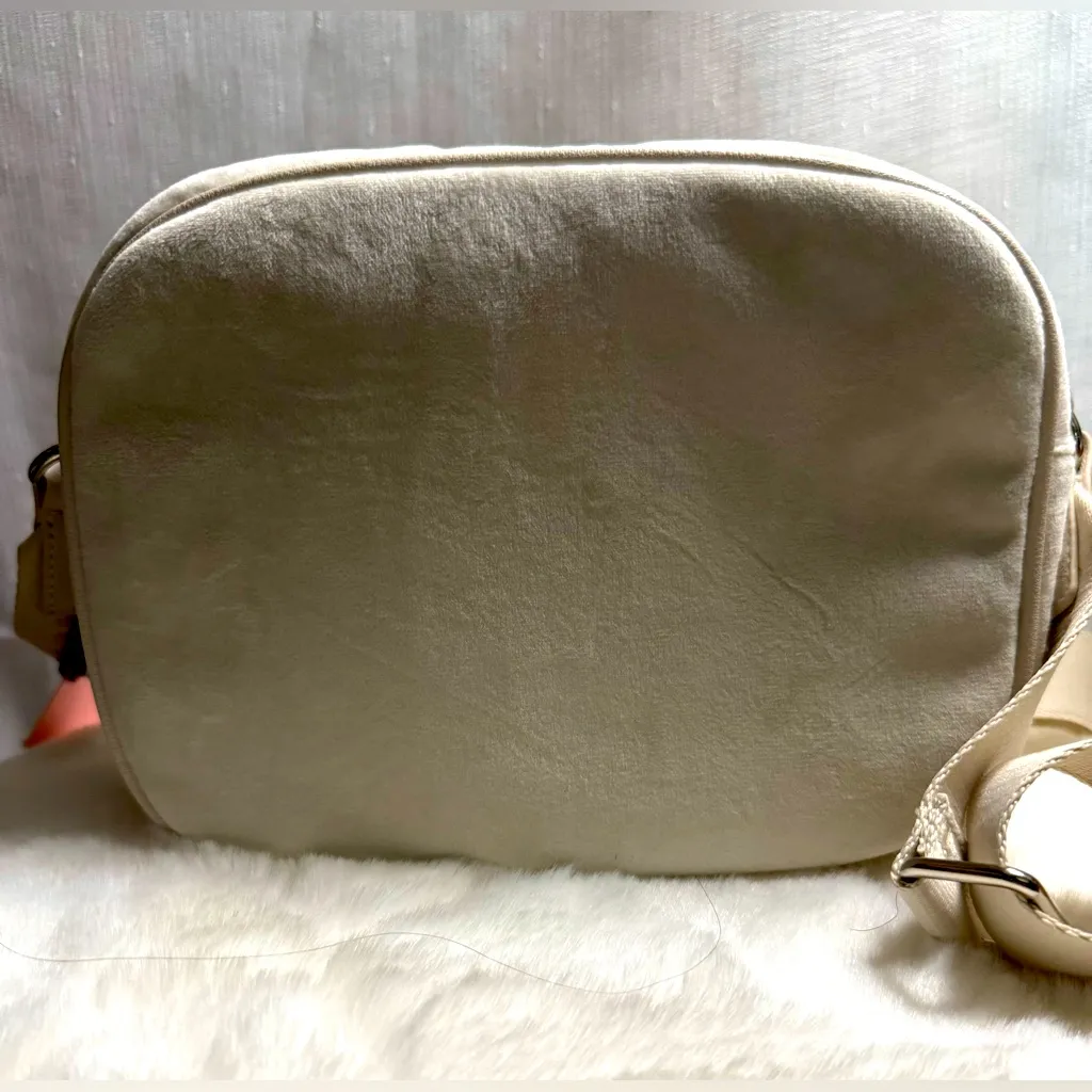 Juicy Couture NEW  White Fuzzy Camera Crossbody Bag - Image 6