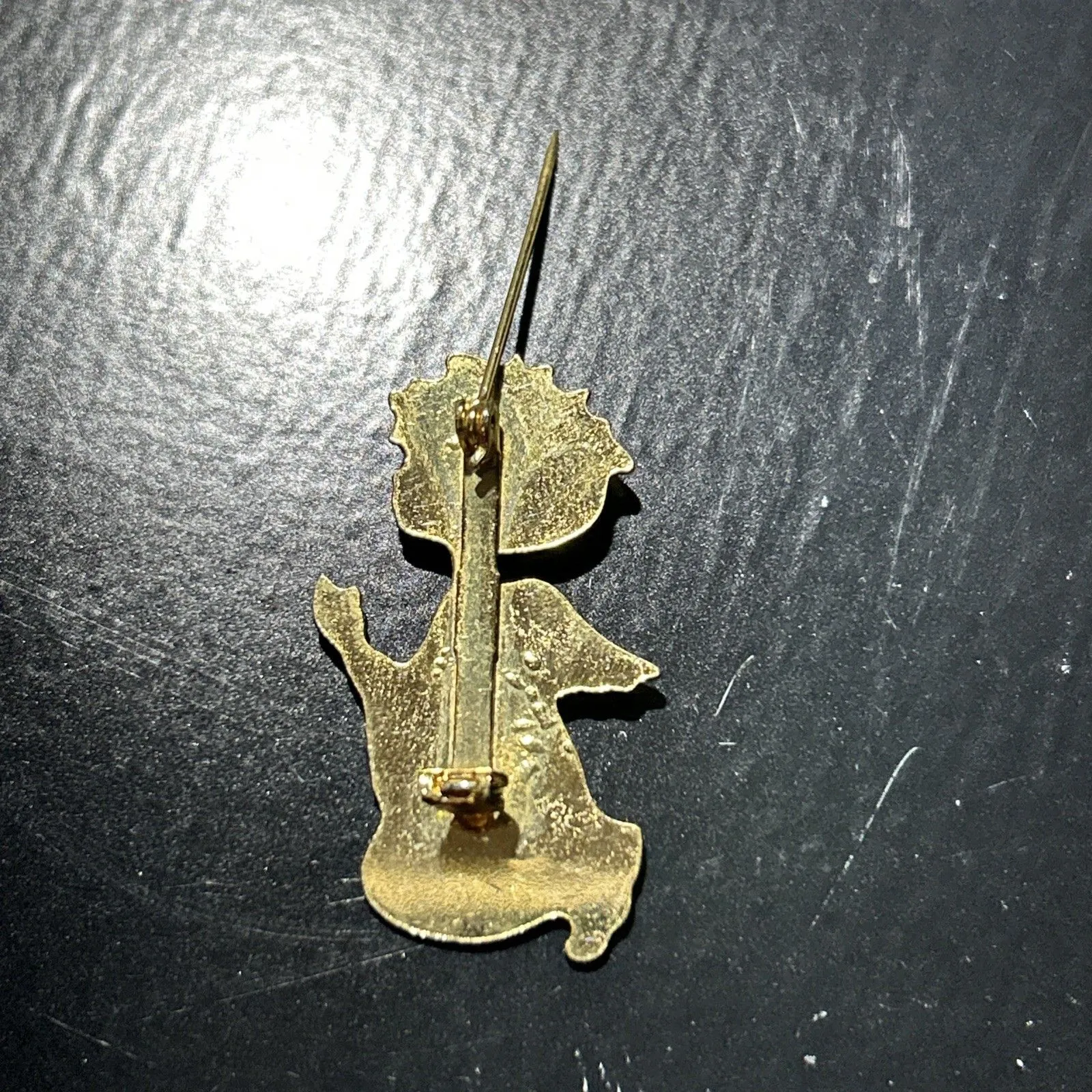 Vintage Praying Kneeling Child ANGEL Sapphire Rhinestones Gold Tone Pin Brooch - Image 4