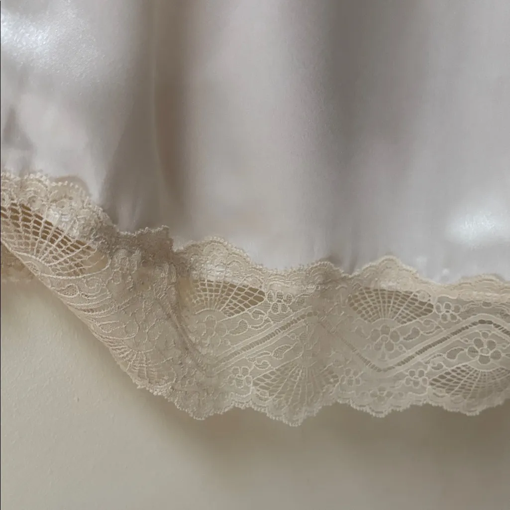 Chic Cream Lace - Image 4