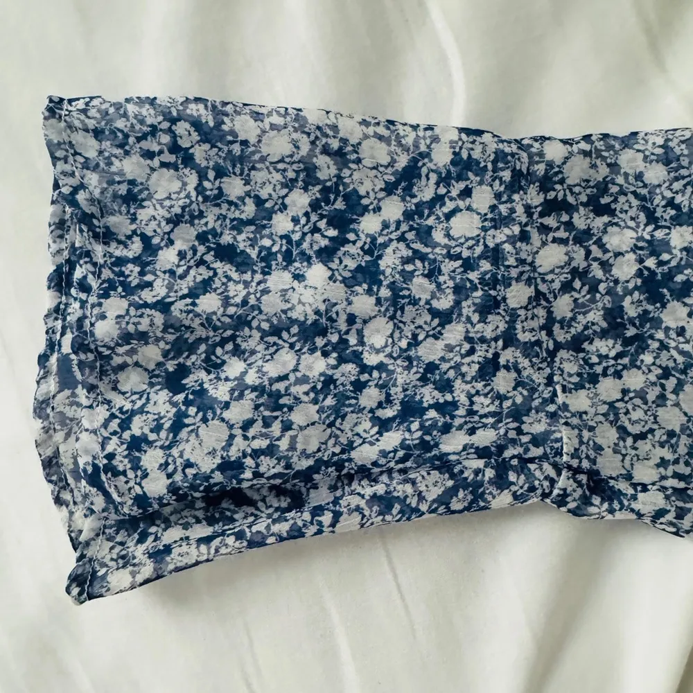 Zara sheer blue white ditzy floral button-down blouse size S - Image 11