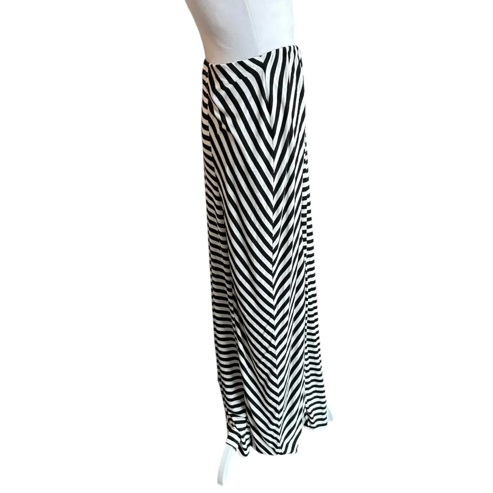 Mossimo Supply Co. Black and White Asymmetrical Maxi Skirt - Image 5