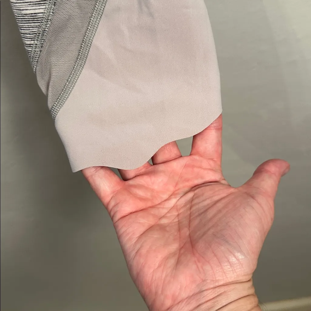 Lululemon Gray leggings with scalloped bottom - Image 3