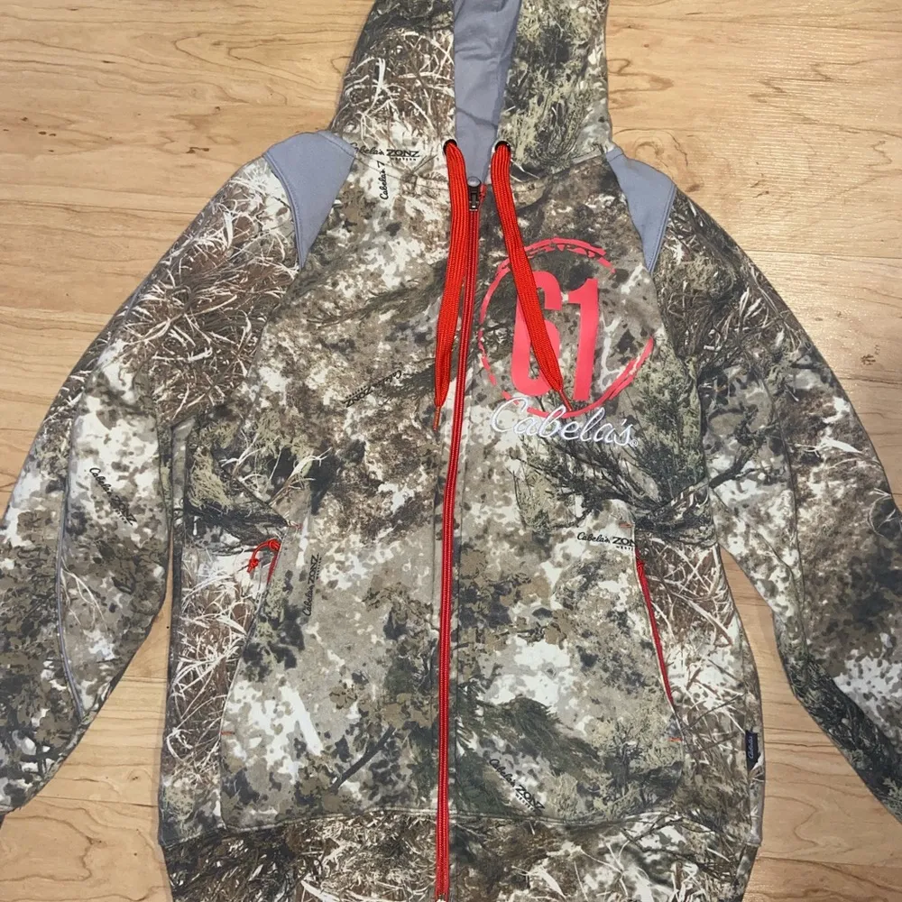 Cabelas women’s zip up sweatshirt size small - Image 2