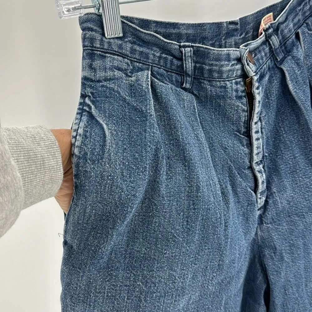 Vintage Calvin Klein denim front pleated  high waisted shorts size S 90s 80s - Image 4