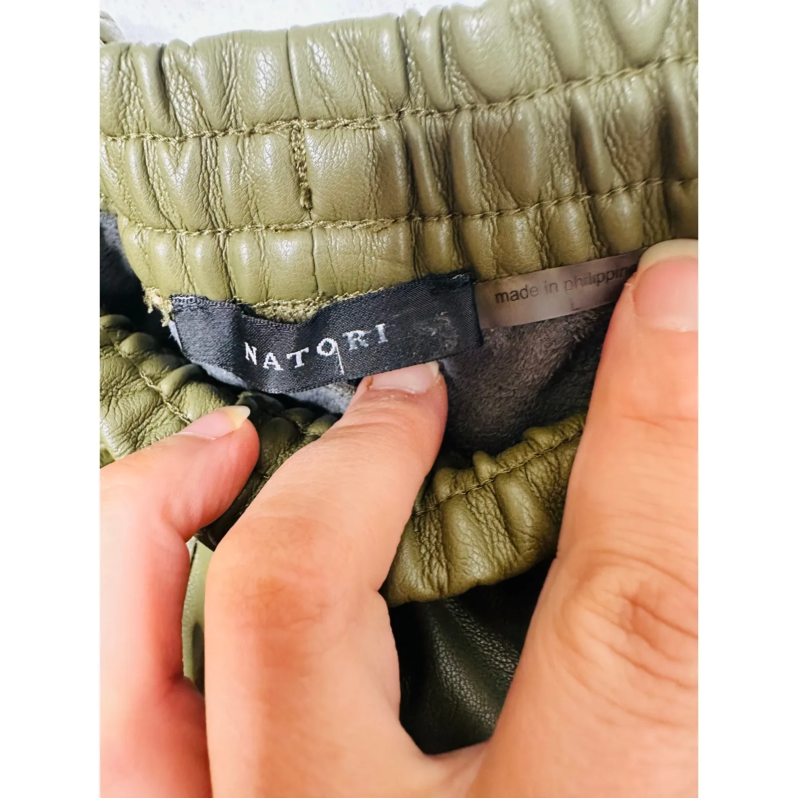 NATORI Olive Faux Lambskin Elastic Drawstring Side Pockets Slim Silhouette sz L - Image 8