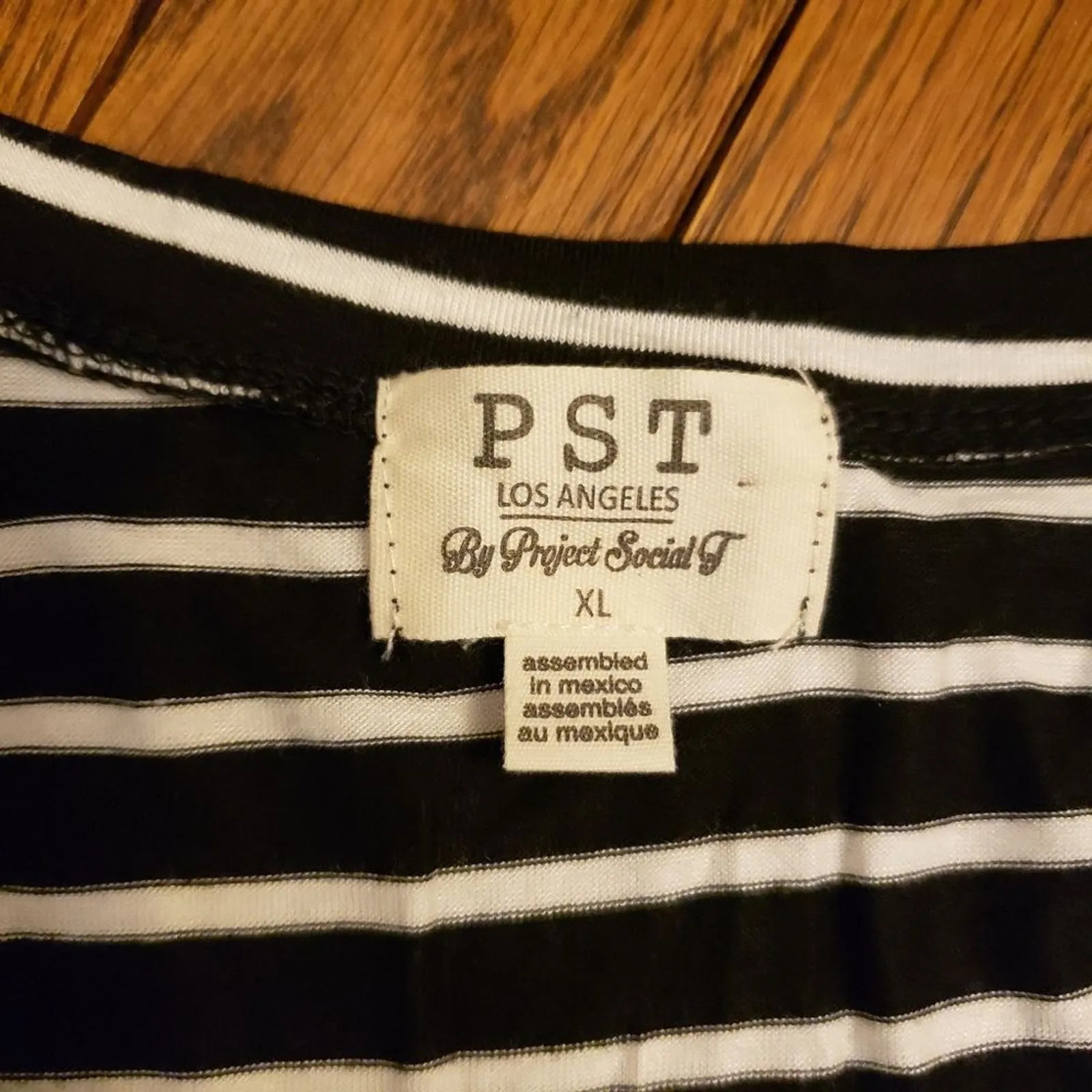🆕 PST Women's XL Black White Striped‎ Long Sleeved Cropped Top NEW - Image 2