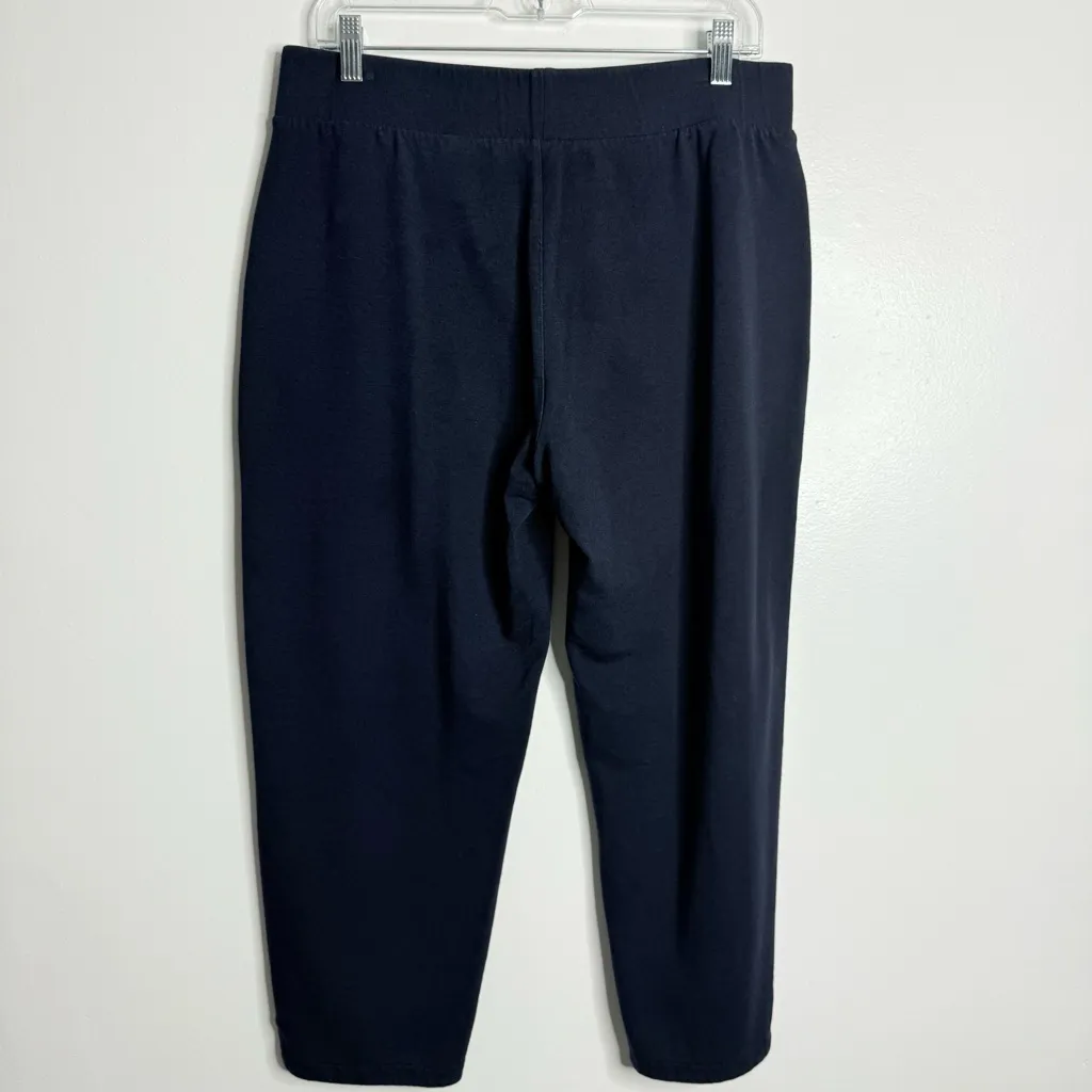 T By Talbots Navy Straight Crop Zip Pockets Size‎ Medium Activewear - Image 2