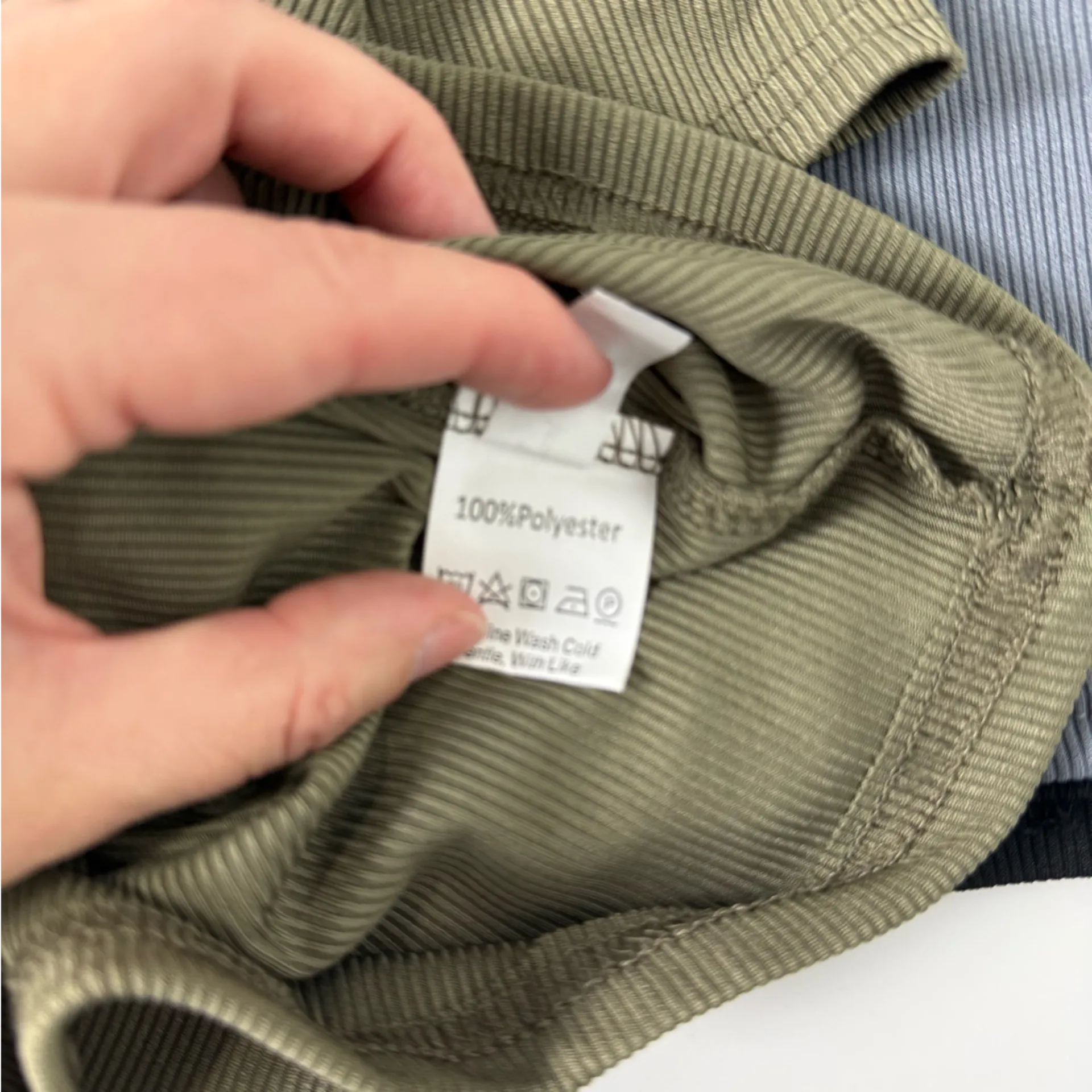 NEW Women's Short Sleeve V-Neck Ribbed Tops Boutique Bundle of 3 Size Large - Image 7