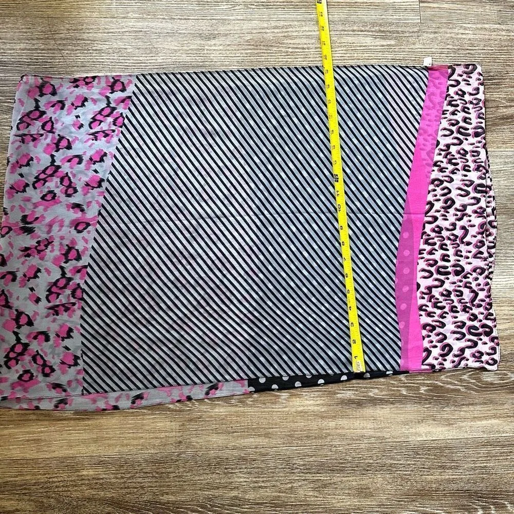 Pink cheetah pattern scarf - Image 3