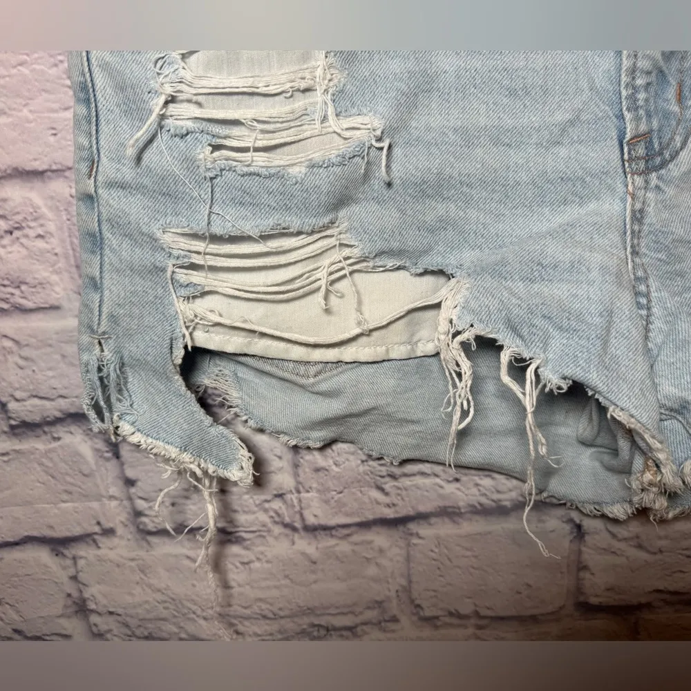 American Eagle 90’s Boyfriend shorts light blue heavily distressed denim size 8 - Image 2