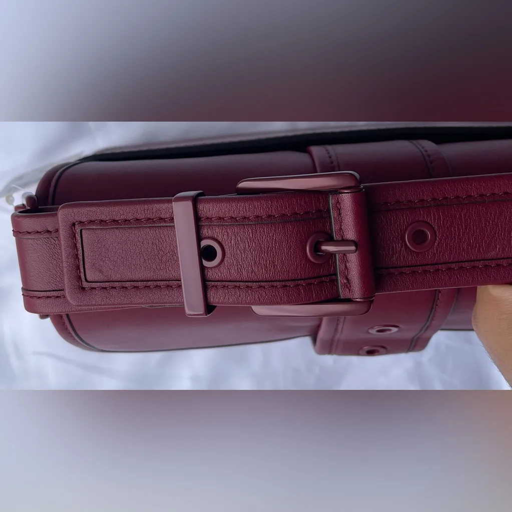 Michael Kors
Colby Medium Leather Shoulder Bag - Image 10