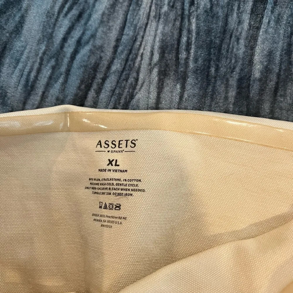 Assets Shaping High-Waist Short in Beige Size XL - Image 3