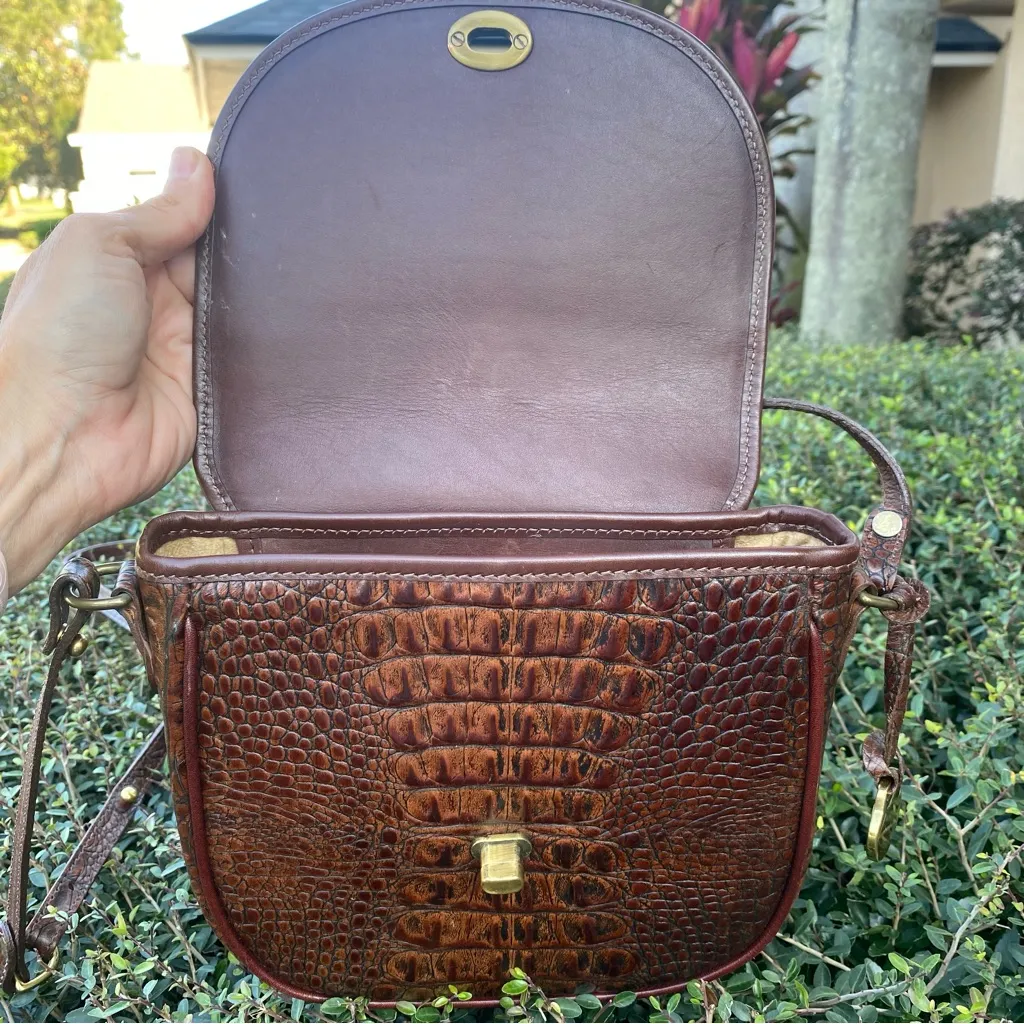 Vintage BRAHMIN Melbourne brown croc embossed leather Saddle shoulder bag purse - Image 7